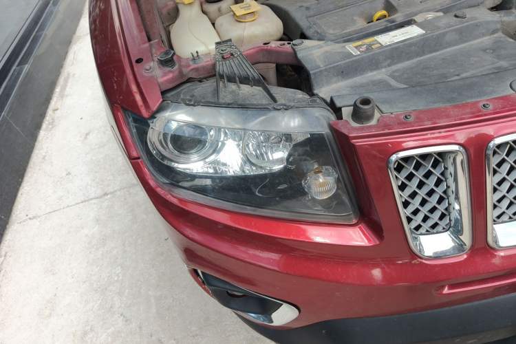 Used Jeep Compass 2014 2.4L four-wheel drive luxury version Right Front Headlight