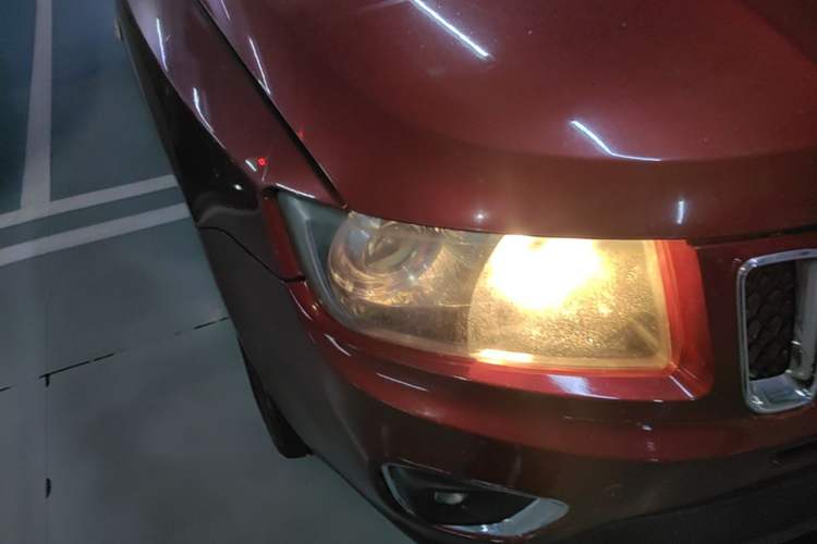 Used Jeep Compass 2014 2.4L four-wheel drive sport version Right Front Headlight