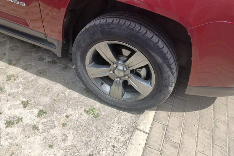 Used Jeep Compass  Right Front Wheel Hub