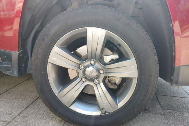 Used Jeep Compass 2014 Revised Version 2.4L Four-Wheel Drive Comfort Edition Right Front Wheel Hub