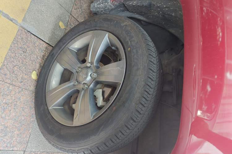 Used Jeep Compass 2014 Revised Version 2.4L Four-Wheel Drive Comfort Edition Right Front Wheel Hub