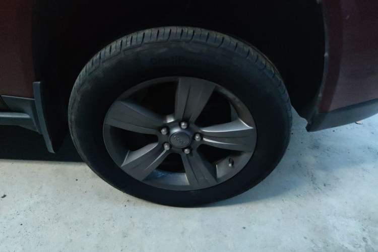 Used Jeep Compass 2014 2.4L four-wheel drive sport version Right Front Wheel Hub