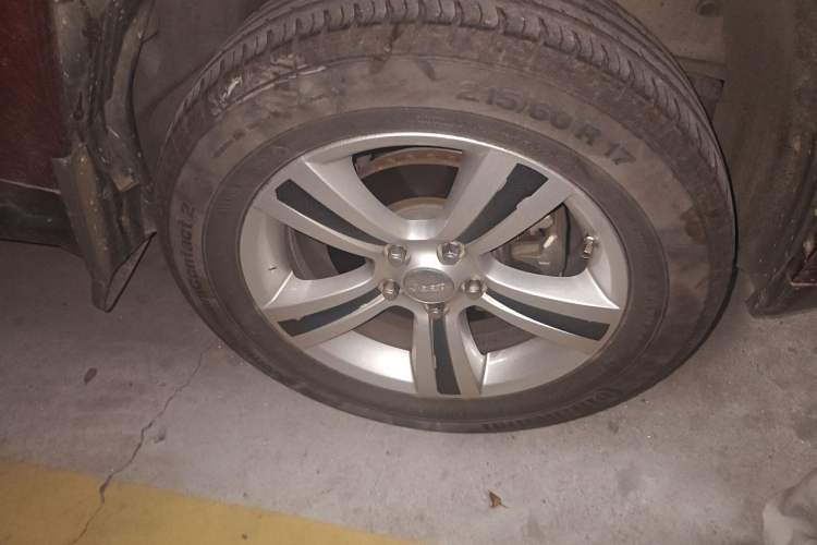 Used Jeep Compass 2014 2.0L two-wheel drive sport version Right Front Wheel Hub