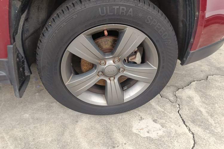 Used Jeep Compass 2014 Revised Version 2.4L Four-Wheel Drive Comfort Edition Right Front Wheel Hub