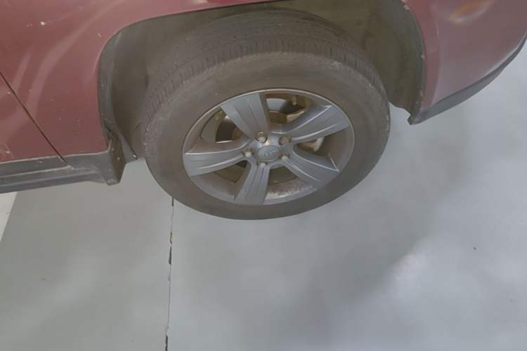 Used Jeep Compass 2014 2.4L four-wheel drive sport version Right Front Wheel Hub