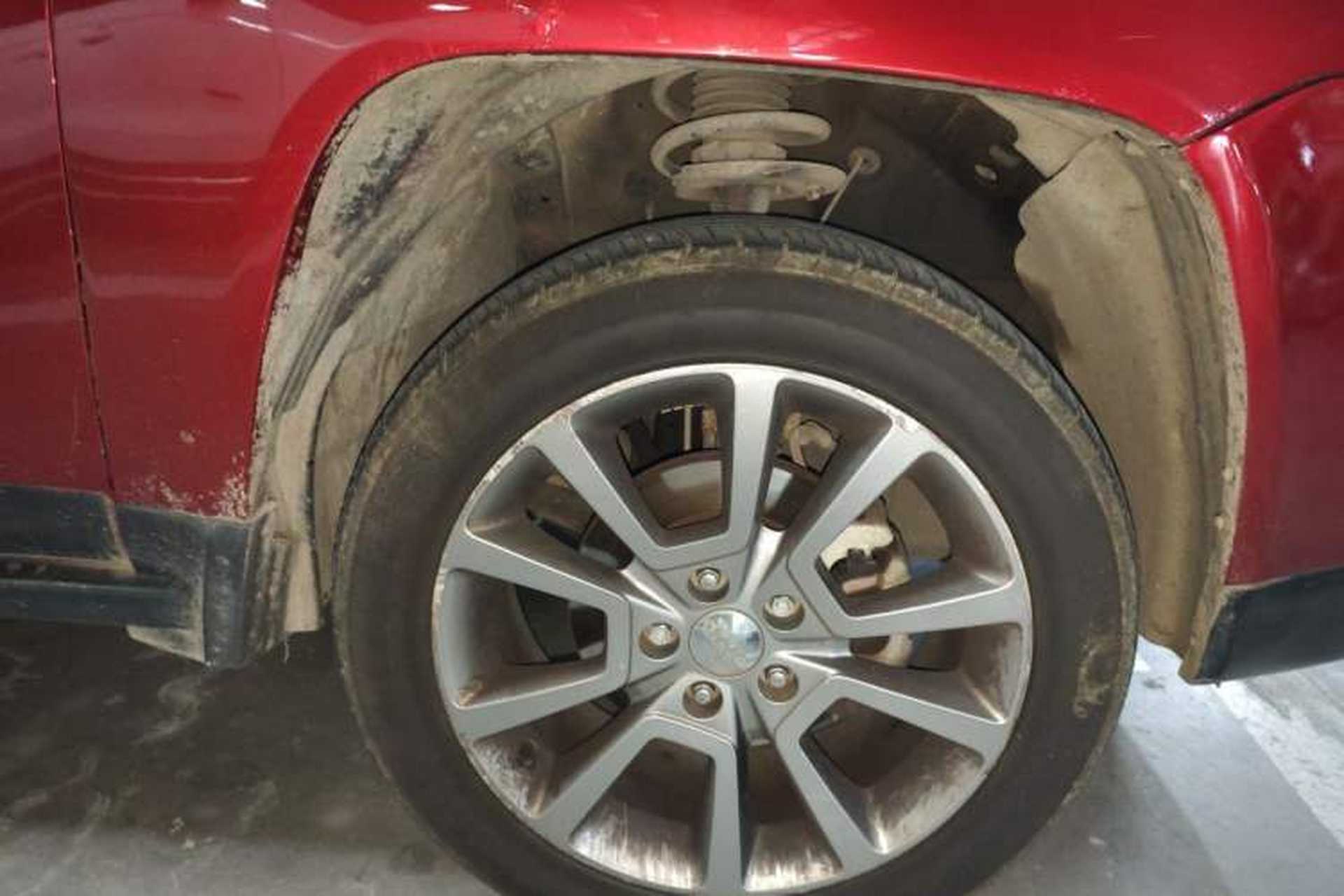 Used Jeep Compass 2014 2.4L four-wheel drive luxury version Right Front Wheel Hub