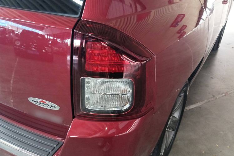 Used Jeep Compass 2014 Revised Version 2.4L Four-Wheel Drive Comfort Edition Right Rear Taillight