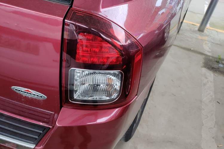 Used Jeep Compass 2014 Revised Version 2.4L Four-Wheel Drive Comfort Edition Right Rear Taillight