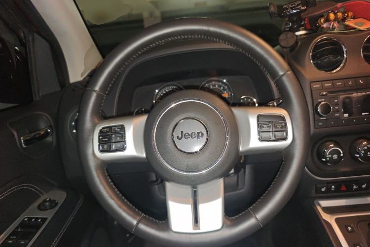 Used Jeep Compass 2014 2.4L four-wheel drive luxury version Steering Wheel