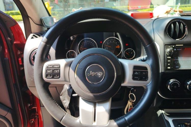 Used Jeep Compass 2014 Revised Version 2.4L Four-Wheel Drive Comfort Edition Steering Wheel