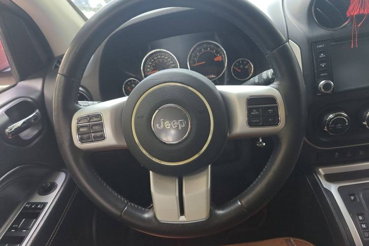 Used Jeep Compass 2014 Revised Version 2.4L Four-Wheel Drive Comfort Edition Steering Wheel