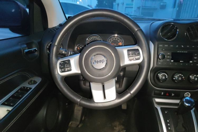 Used Jeep Compass 2014 2.4L four-wheel drive sport version Steering Wheel