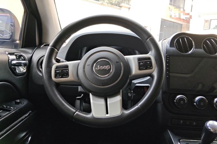 Used Jeep Compass 2014 2.0L two-wheel drive sport version Steering Wheel