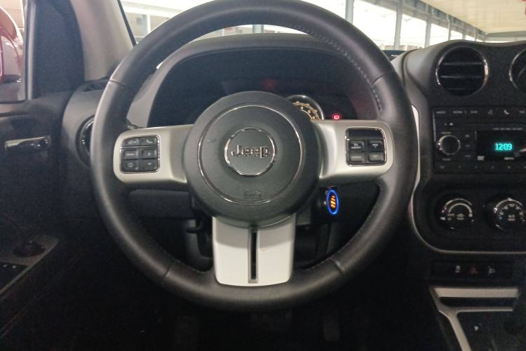 Used Jeep Compass 2014 Revised Version 2.4L Four-Wheel Drive Comfort Edition Steering Wheel