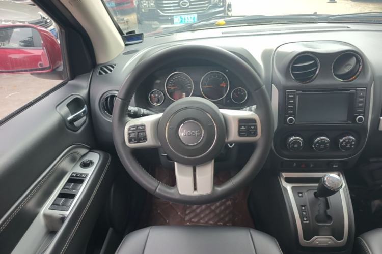 Used Jeep Compass 2014 Revised Version 2.4L Four-Wheel Drive Comfort Edition Steering Wheel