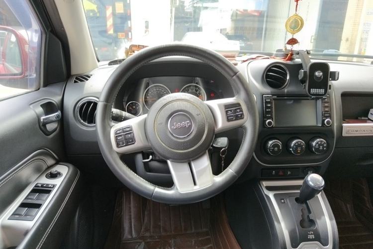 Used Jeep Compass 2014 Revised Version 2.4L Four-Wheel Drive Comfort Edition Steering Wheel