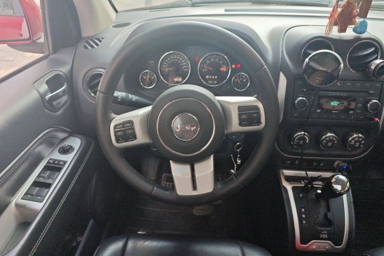 Used Jeep Compass 2014 2.4L four-wheel drive luxury version Steering Wheel