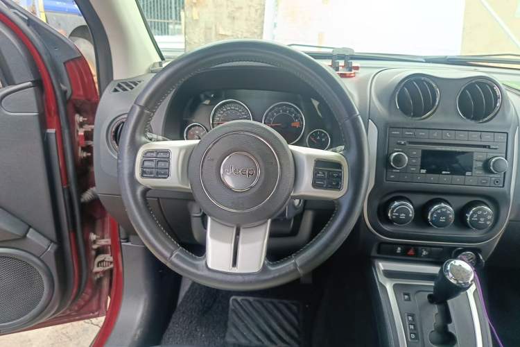 Used Jeep Compass 2014 Revised Version 2.4L Four-Wheel Drive Comfort Edition Steering Wheel