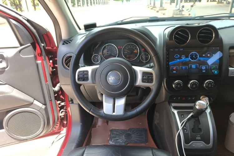 Used Jeep Compass 2014 2.4L four-wheel drive luxury version Steering Wheel