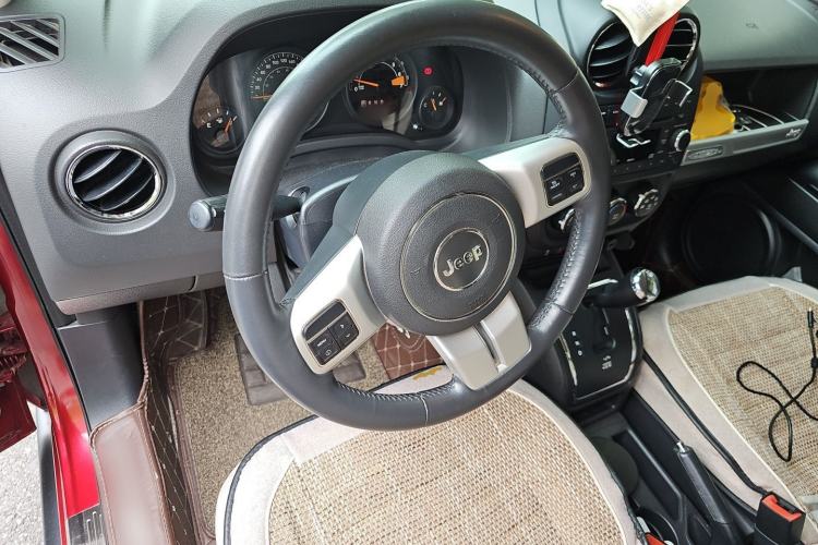 Used Jeep Compass 2014 2.4L four-wheel drive sport version Steering Wheel