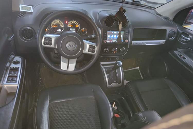 Used Jeep Compass 2014 2.4L four-wheel drive sport version Steering Wheel