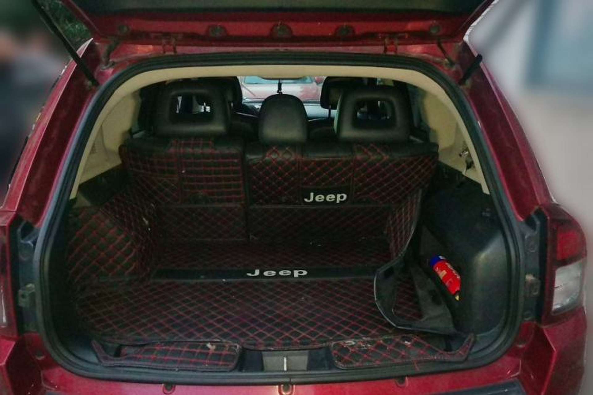 Used Jeep Compass 2014 2.4L four-wheel drive sport version Trunk