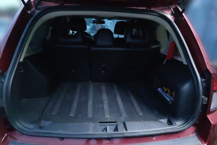 Used Jeep Compass 2014 2.4L four-wheel drive sport version Trunk