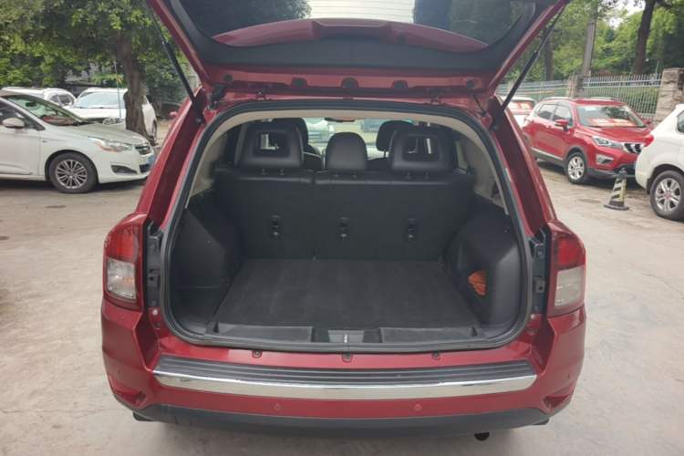 Used Jeep Compass 2014 Revised Version 2.4L Four-Wheel Drive Comfort Edition Trunk