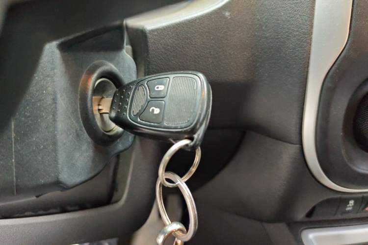Used Jeep Compass 2014 2.4L Four-Wheel Drive Serpentine Collection Edition Vehicle Key