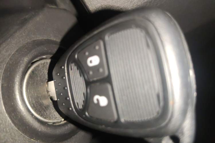 Used Jeep Compass 2014 2.4L four-wheel drive sport version Vehicle Key