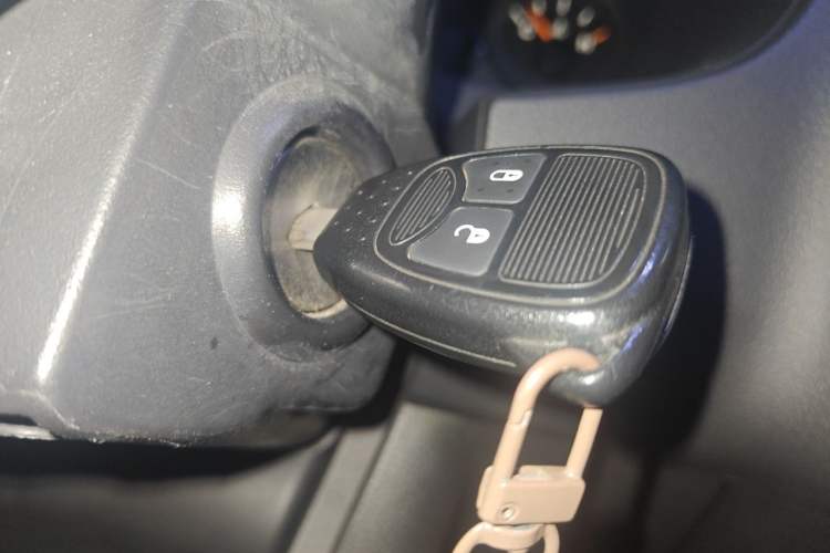 Used Jeep Compass 2014 2.0L two-wheel drive sport version Vehicle Key