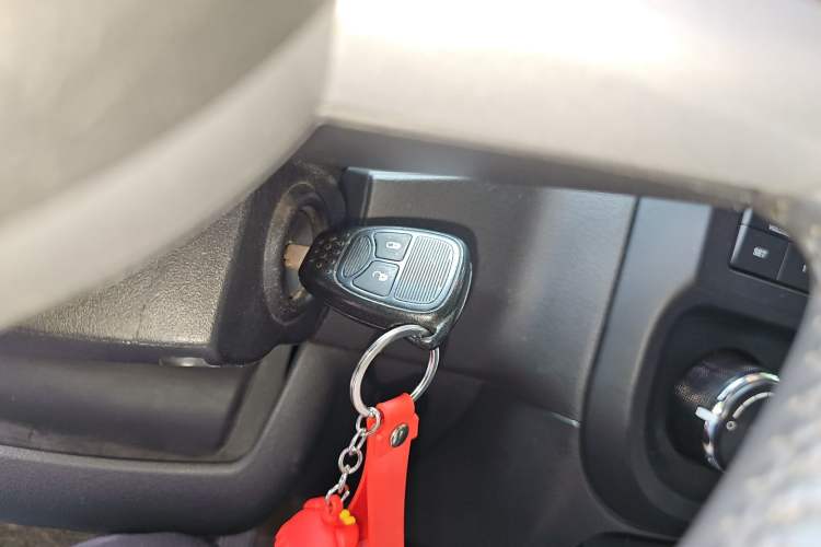 Used Jeep Compass 2014 2.4L four-wheel drive sport version Vehicle Key