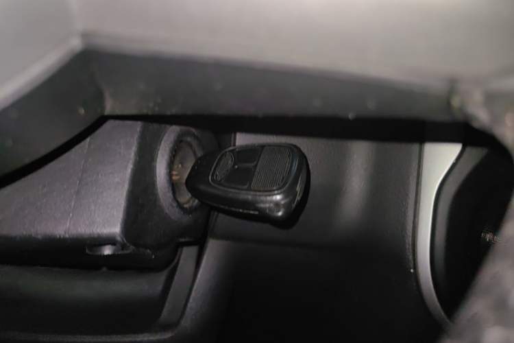 Used Jeep Compass 2014 2.4L four-wheel drive sport version Vehicle Key