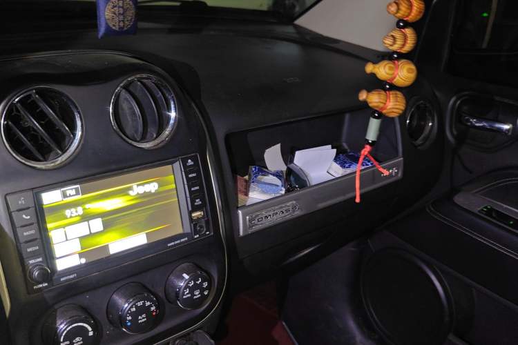 Used Jeep Compass 2014 Revised Version 2.0L Two-Wheel Drive Elite Edition Audio And AC Panel