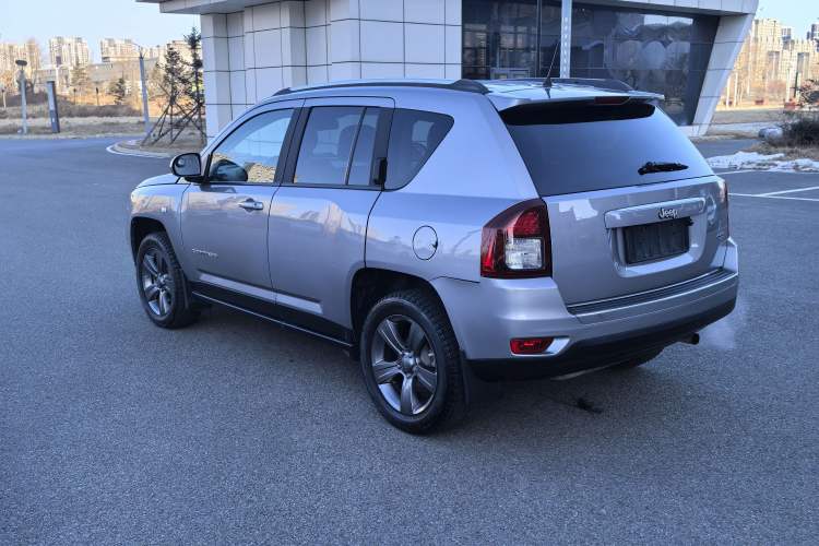 Used Jeep Compass 2014 Revised Version 2.4L Four-Wheel Drive Comfort Edition Exterior 3