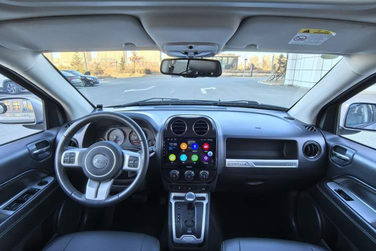 Used Jeep Compass 2014 Revised Version 2.4L Four-Wheel Drive Comfort Edition Interior 2