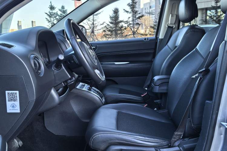 Used Jeep Compass 2014 Revised Version 2.4L Four-Wheel Drive Comfort Edition Interior 5