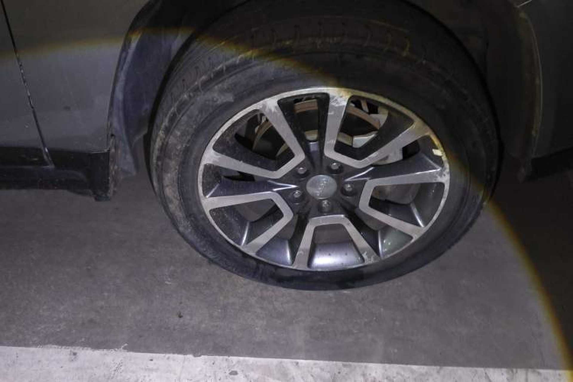 Used Jeep Compass 2014 Revised Version 2.0L Two-Wheel Drive Elite Edition Right Front Wheel Hub