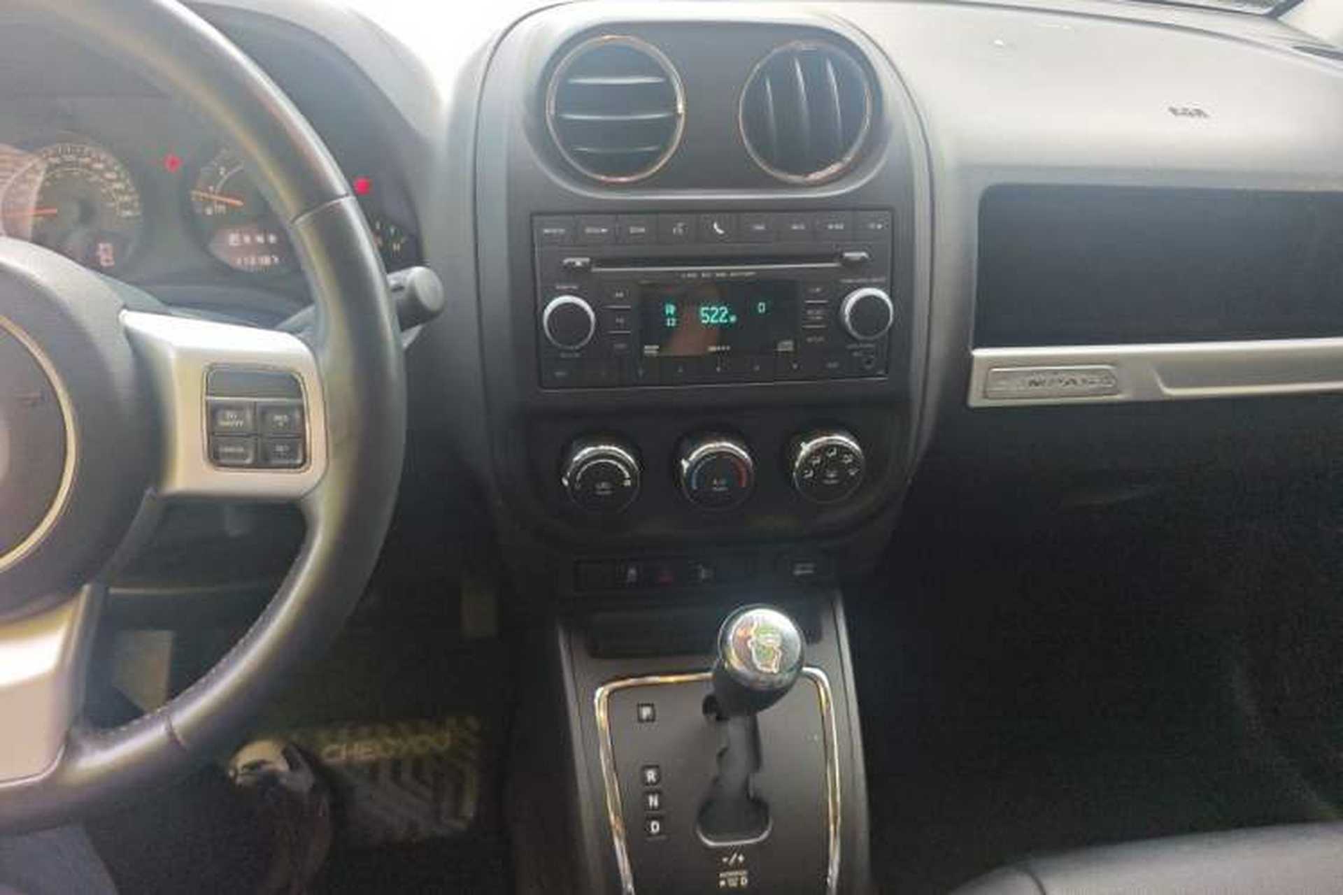 Used Jeep Compass 2014 2.4L four-wheel drive sport version Audio And AC Panel