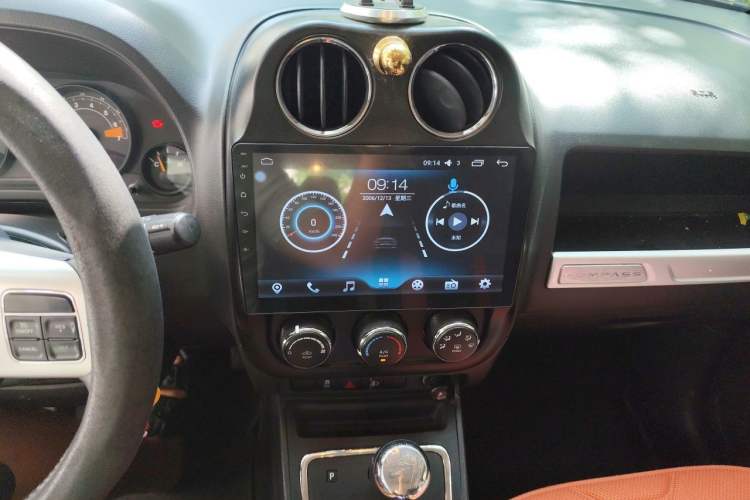 Used Jeep Compass 2014 Revised Version 2.0L Two-Wheel Drive Entry-Level Edition Audio And AC Panel