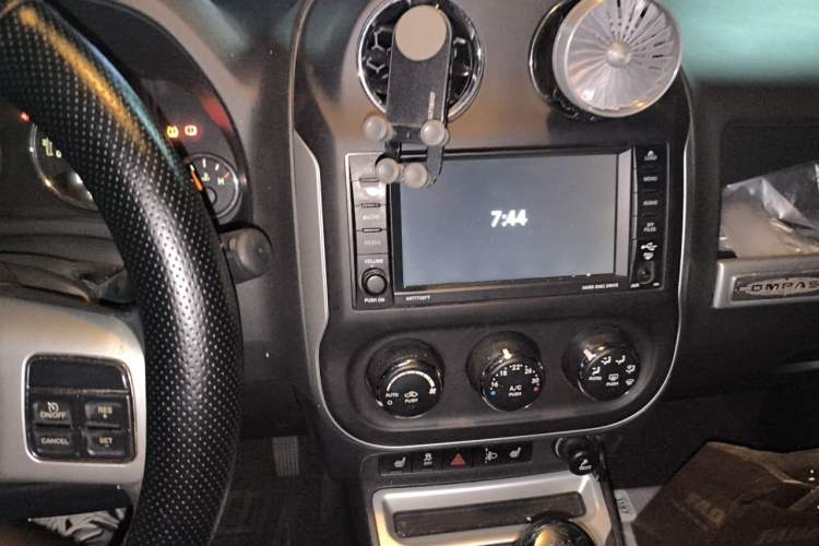 Used Jeep Compass 2014 Revised Version 2.0L Two-Wheel Drive Elite Edition Audio And AC Panel