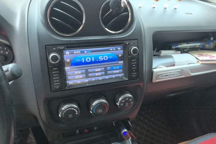 Used Jeep Compass 2014 2.0L two-wheel drive sport version Audio And AC Panel