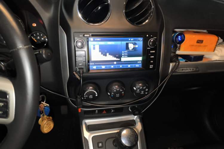 Used Jeep Compass 2014 Revised Version 2.4L Four-Wheel Drive Comfort Edition Audio And AC Panel