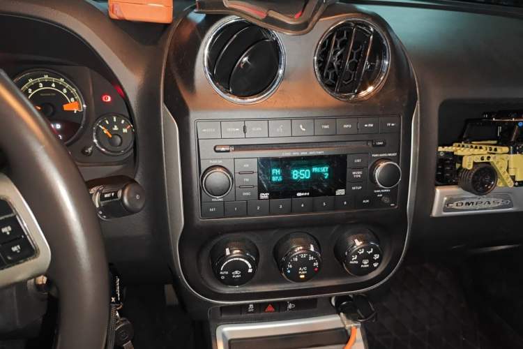 Used Jeep Compass 2014 Revised Version 2.4L Four-Wheel Drive Comfort Edition Audio And AC Panel