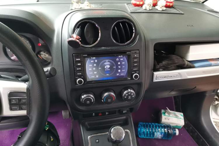 Used Jeep Compass 2014 2.0L two-wheel drive sport version Audio And AC Panel