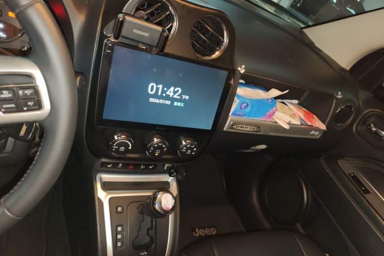 Used Jeep Compass 2014 Revised Version 2.0L Two-Wheel Drive Elite Edition Audio And AC Panel