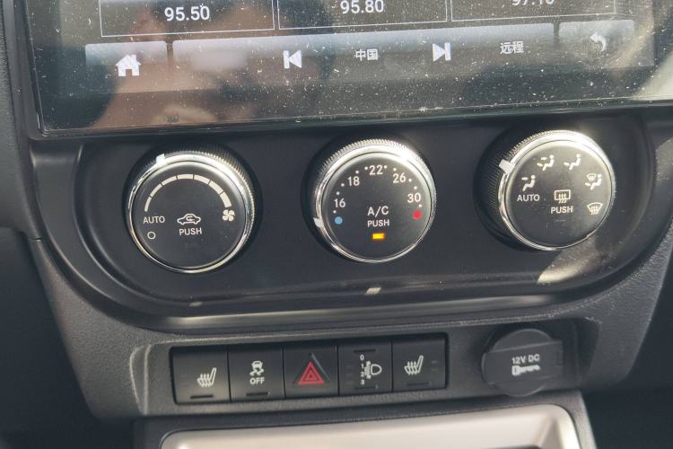 Used Jeep Compass 2014 2.4L four-wheel drive luxury version Audio And AC Panel