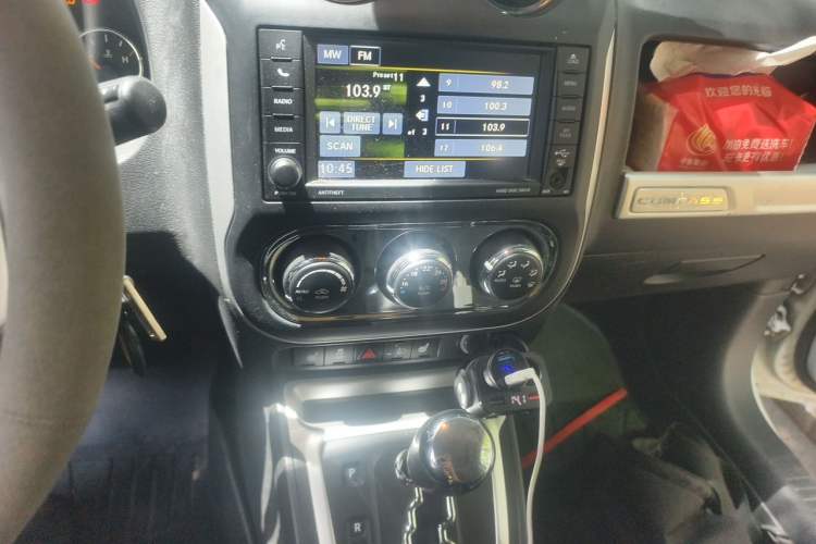 Used Jeep Compass 2014 2.0L two-wheel drive luxury version Audio And AC Panel
