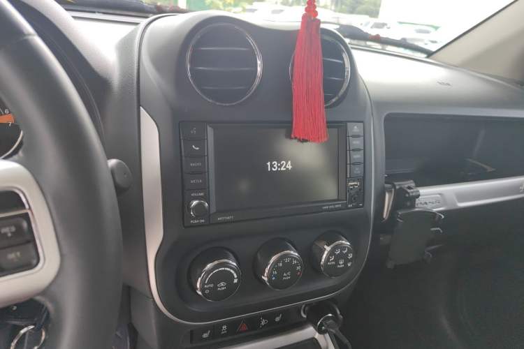 Used Jeep Compass 2014 Revised Version 2.0L Two-Wheel Drive Elite Edition Audio And AC Panel