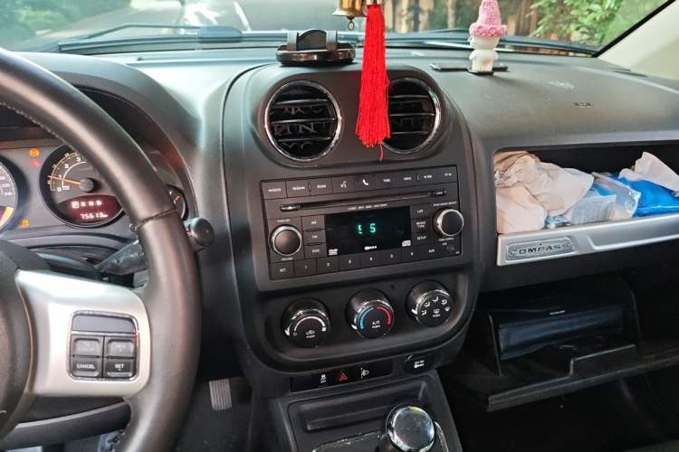 Used Jeep Compass 2014 2.0L two-wheel drive sport version Audio And AC Panel